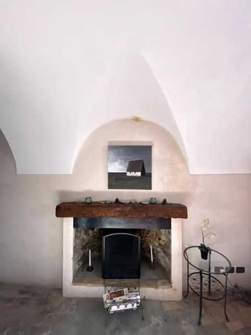 Iconic Italian Townhouse W Rooftop Terrace & Mountain View, Pigna Eksteriør bilde