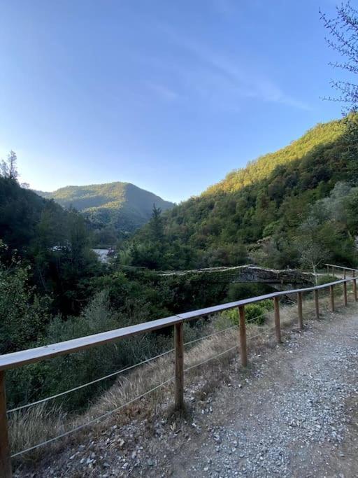 Iconic Italian Townhouse W Rooftop Terrace & Mountain View, Pigna Eksteriør bilde