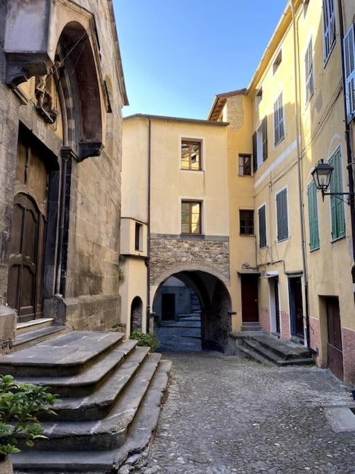 Iconic Italian Townhouse W Rooftop Terrace & Mountain View, Pigna Eksteriør bilde