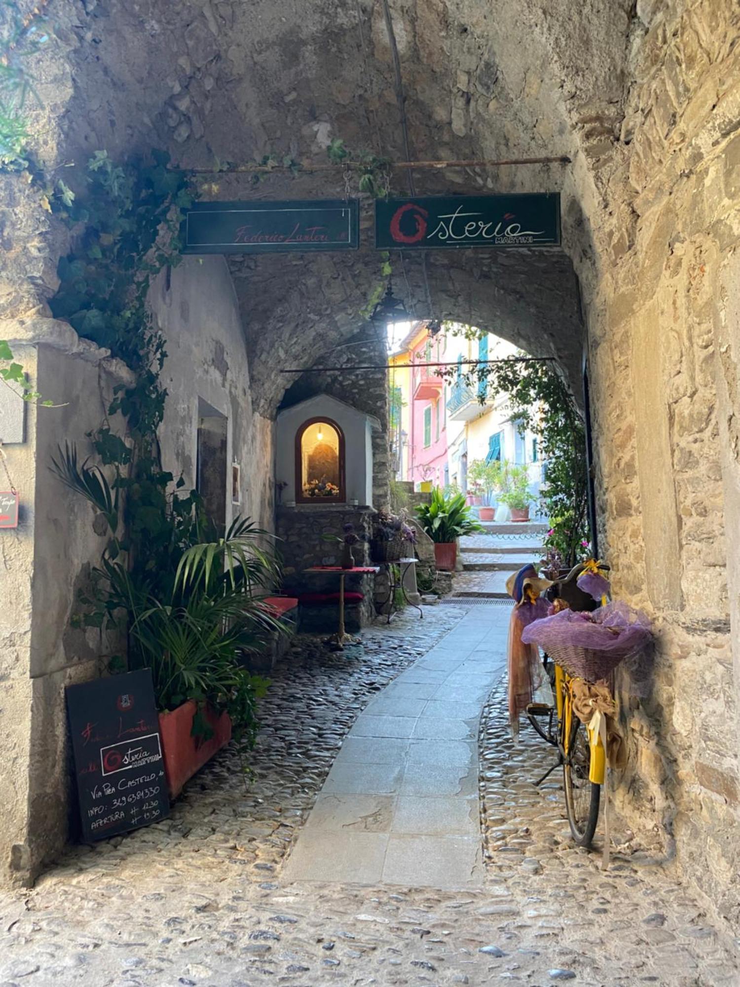 Iconic Italian Townhouse W Rooftop Terrace & Mountain View, Pigna Eksteriør bilde