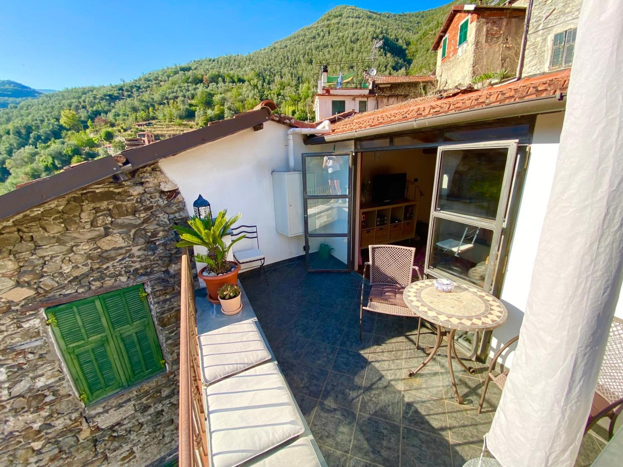 Iconic Italian Townhouse W Rooftop Terrace & Mountain View, Pigna Eksteriør bilde