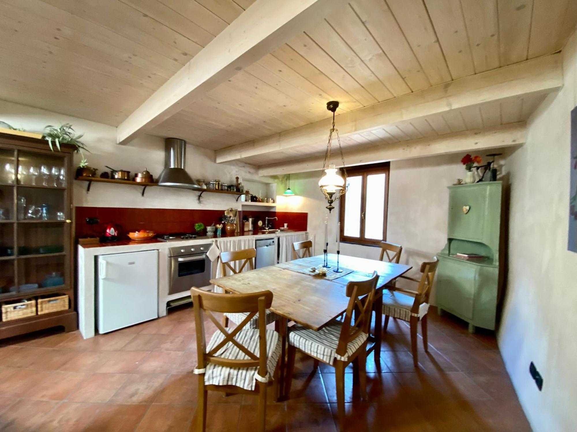 Iconic Italian Townhouse W Rooftop Terrace & Mountain View, Pigna Eksteriør bilde