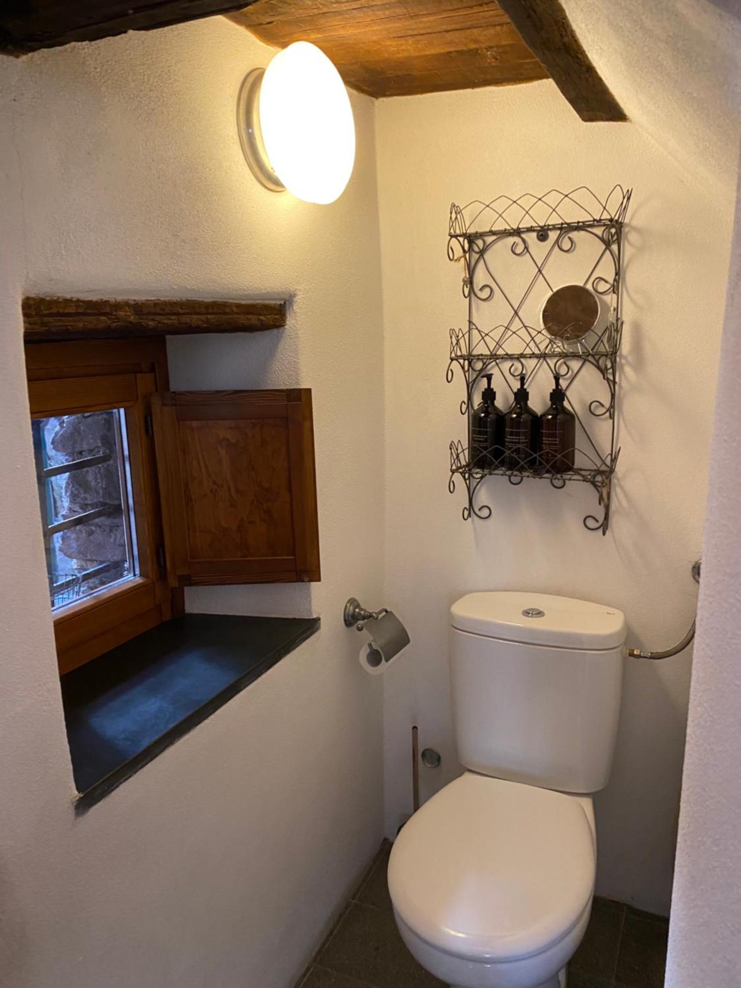 Iconic Italian Townhouse W Rooftop Terrace & Mountain View, Pigna Eksteriør bilde