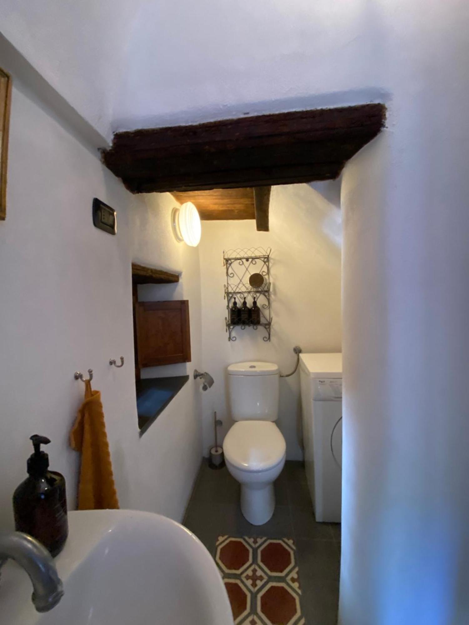 Iconic Italian Townhouse W Rooftop Terrace & Mountain View, Pigna Eksteriør bilde