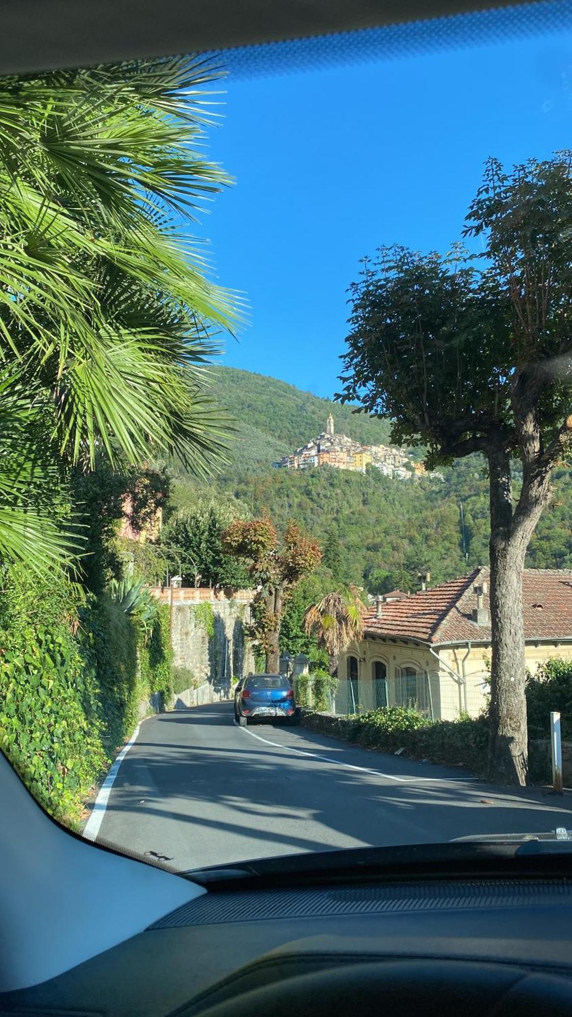 Iconic Italian Townhouse W Rooftop Terrace & Mountain View, Pigna Eksteriør bilde
