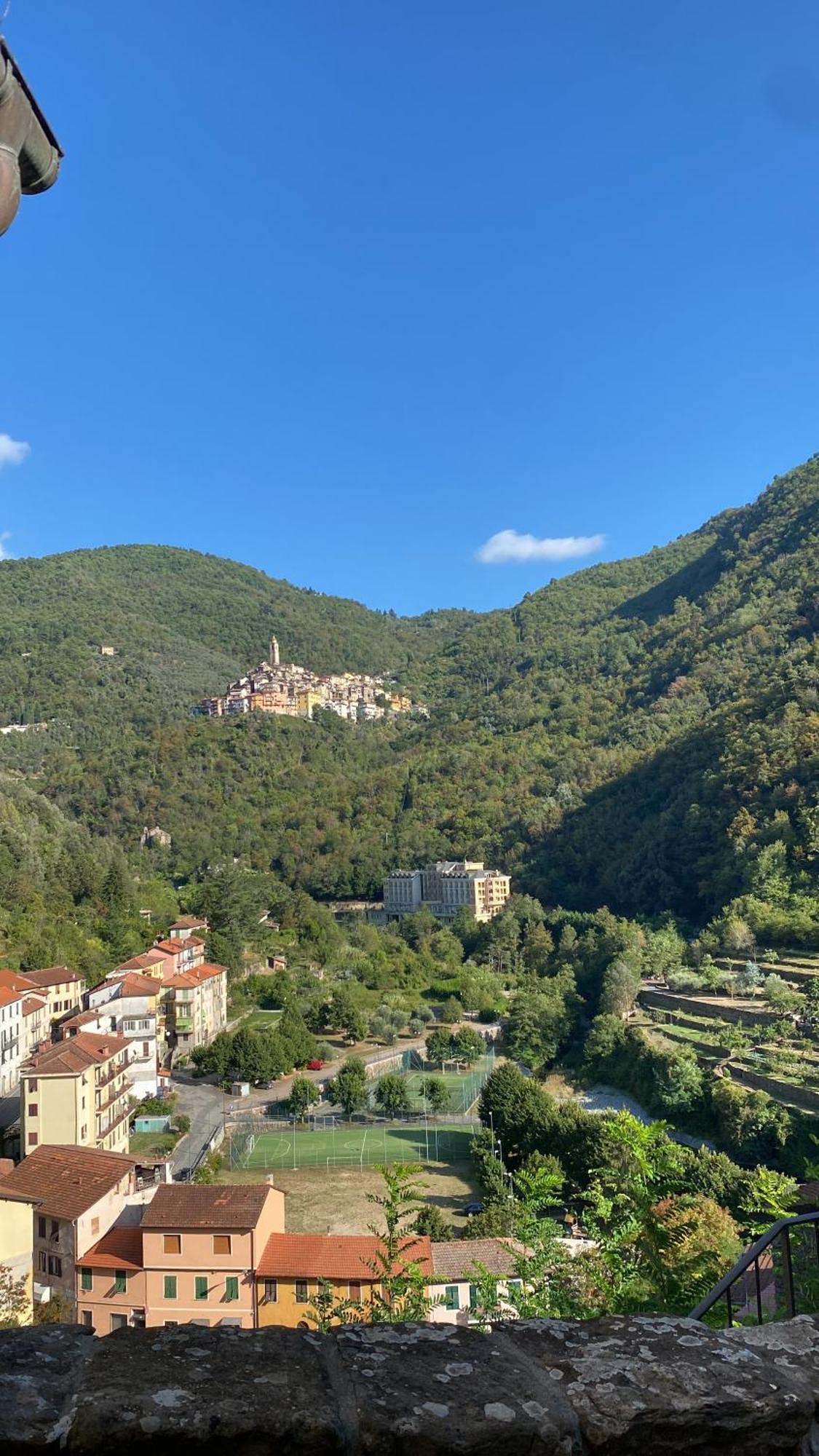 Iconic Italian Townhouse W Rooftop Terrace & Mountain View, Pigna Eksteriør bilde