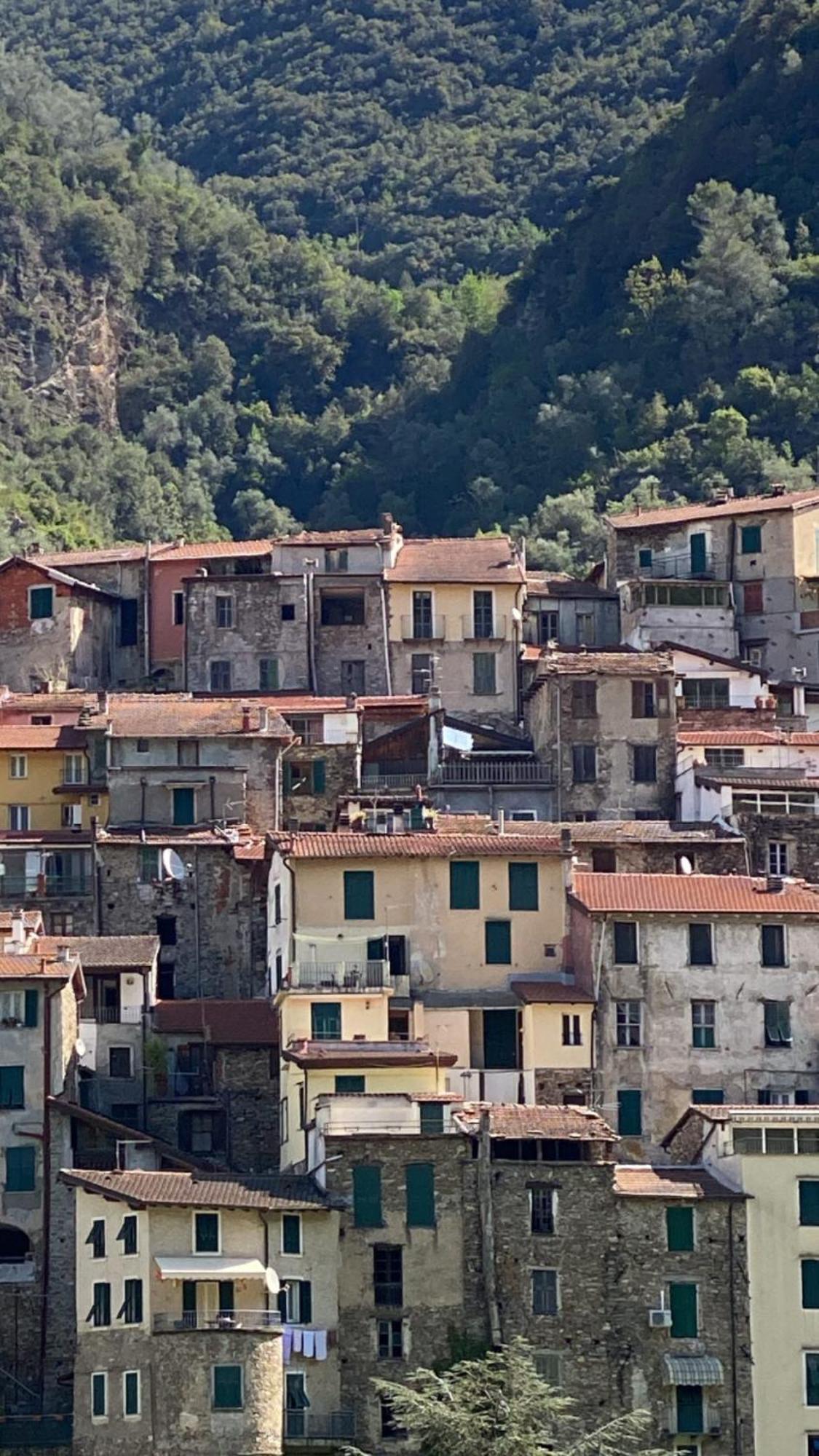 Iconic Italian Townhouse W Rooftop Terrace & Mountain View, Pigna Eksteriør bilde
